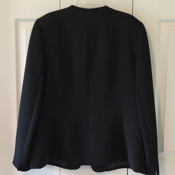 🆕💲SALE💲 ⭐GORGEOUS TAHARI Blazer - PERFECT CONDITION ⭐🆕 - Picture 7 of 8